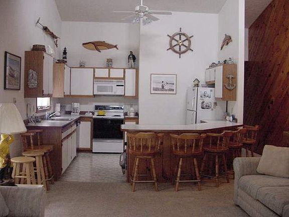 2nd image of 130 39th St #E