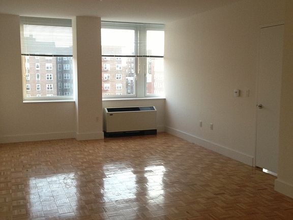 3rd image of 9745 Queens Blvd #905