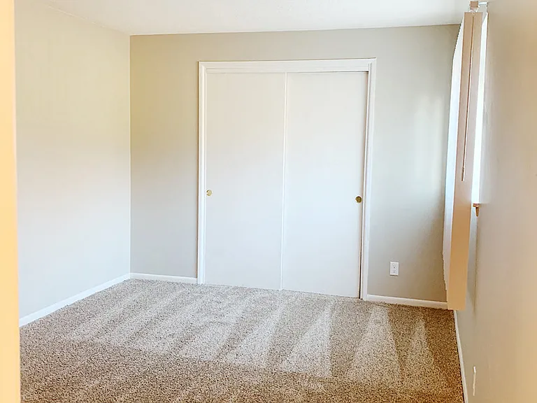 Oak Creek Apartments — Photo 19