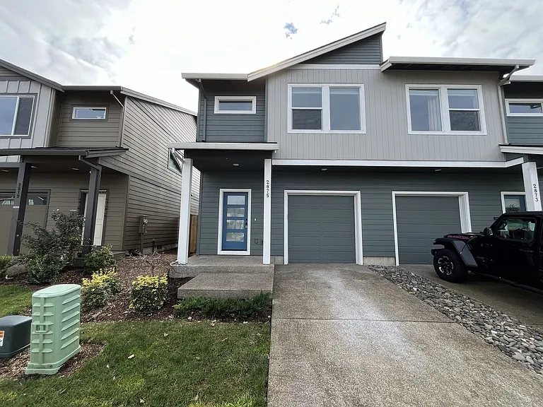 2875 S Magnolia Dr — Photo 2
