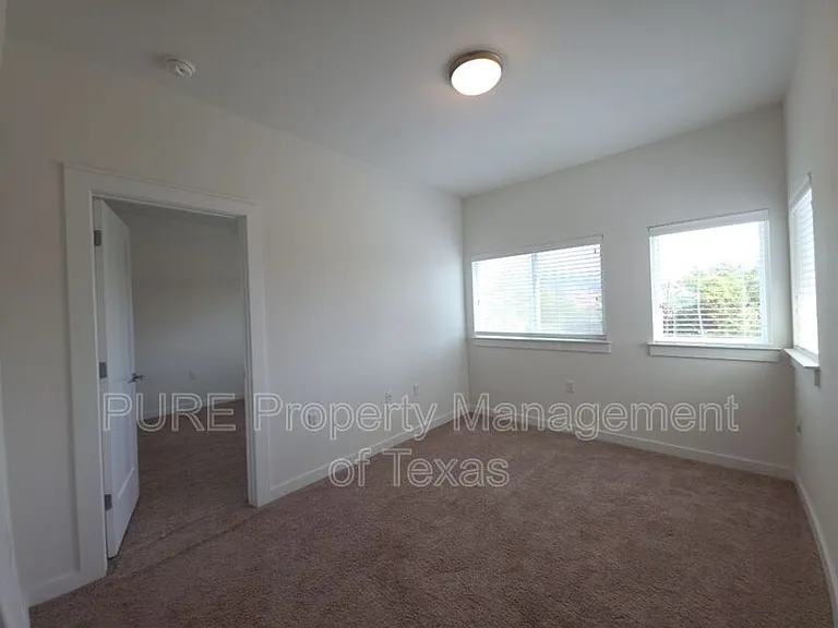 6800 Menchaca Rd #4 — Photo 12