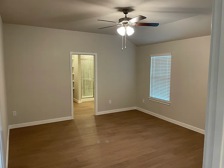 1405 Irigoyen St — Photo 12