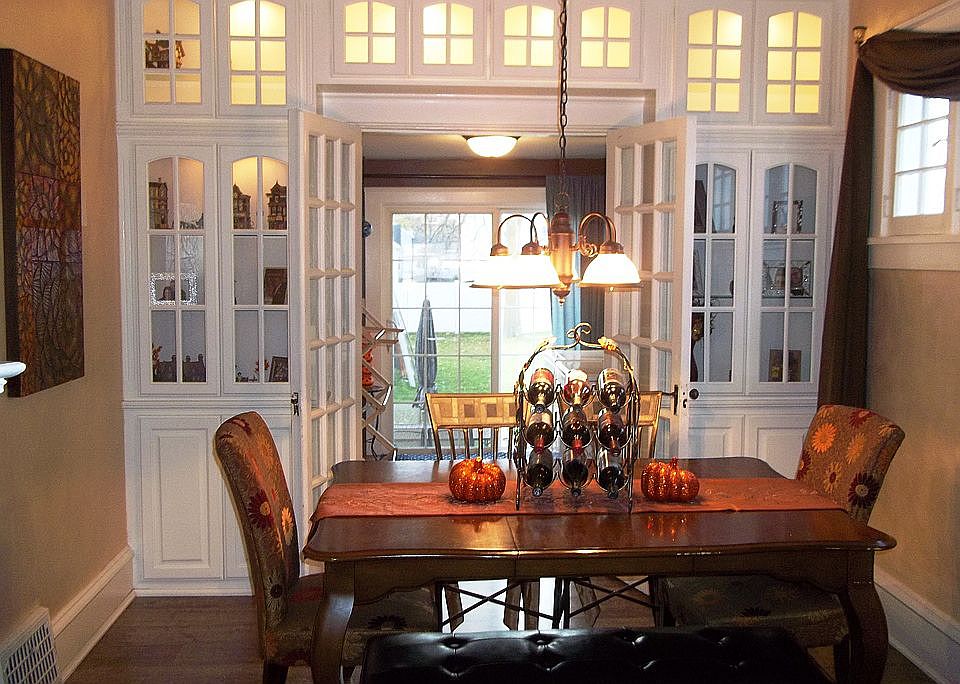 2nd image of 284 Gillett St