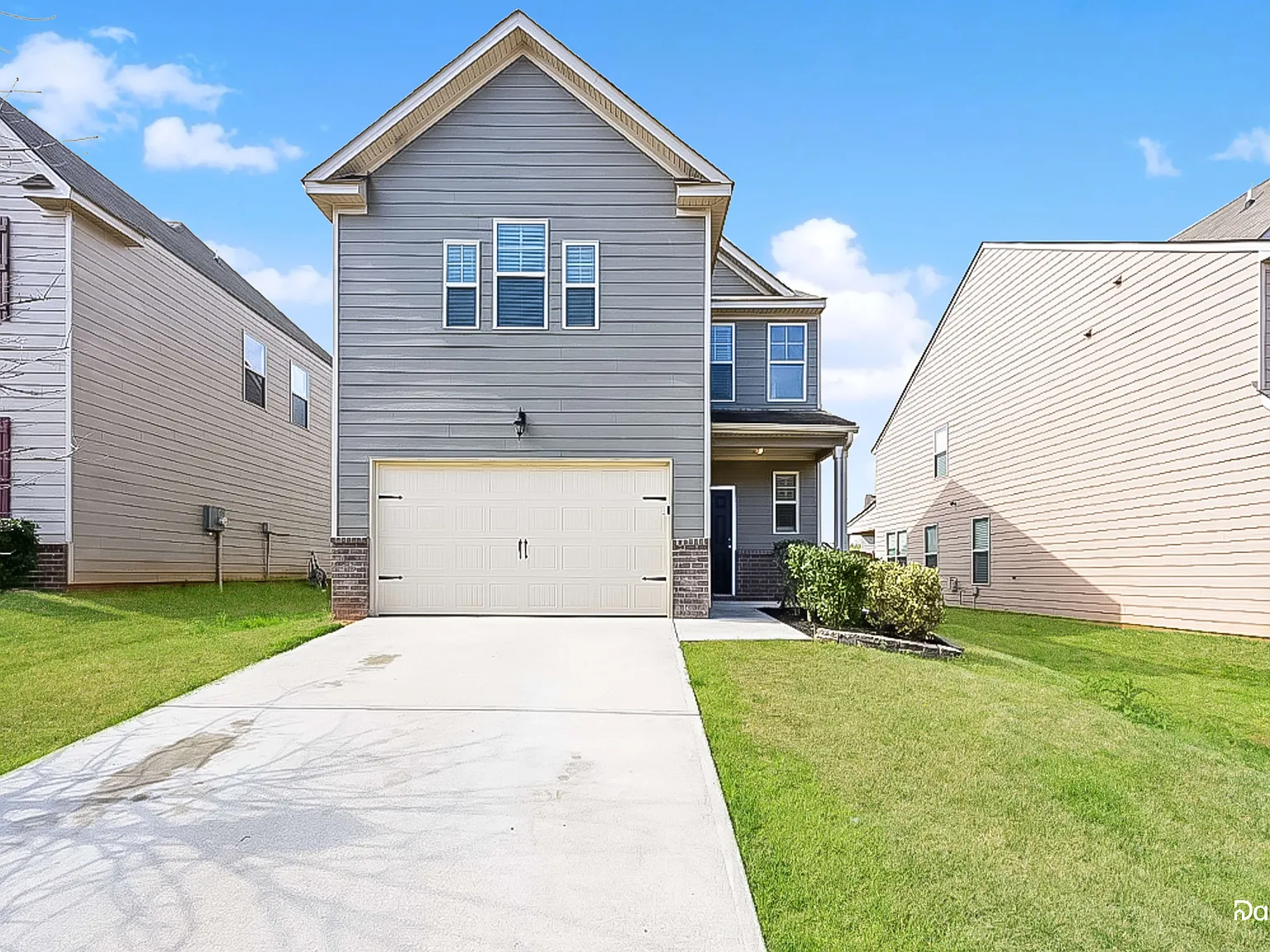4 bed, 2.5 bath, 2466 sqft, $2,600 — Photo 1