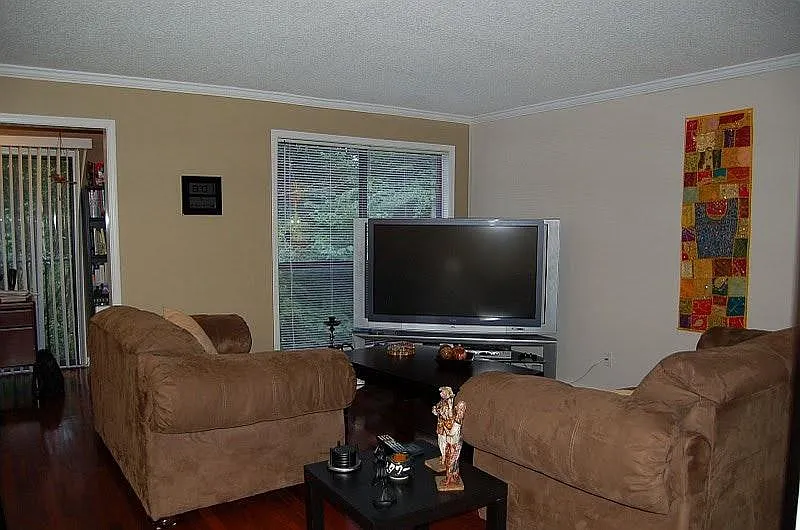 2 bed, 949 sqft, $1,950 — Photo 2