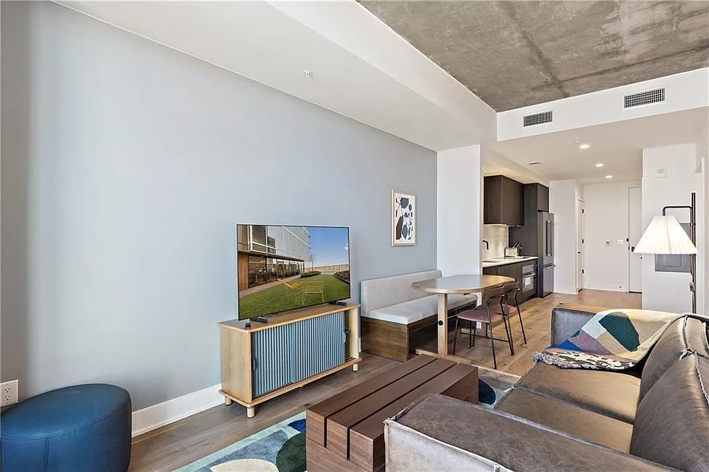 48 East Ave — Photo 3