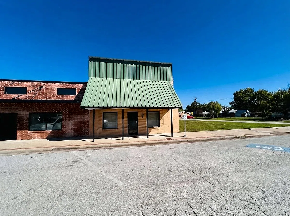 217 Northeast Front Street — Photo 2