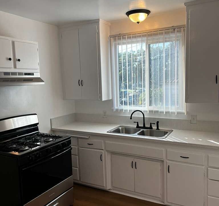 1st image of 3607 W 61st St