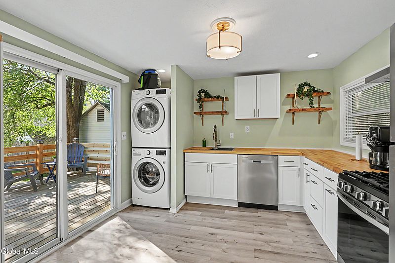 3rd image of 41 Hillcrest Avenue