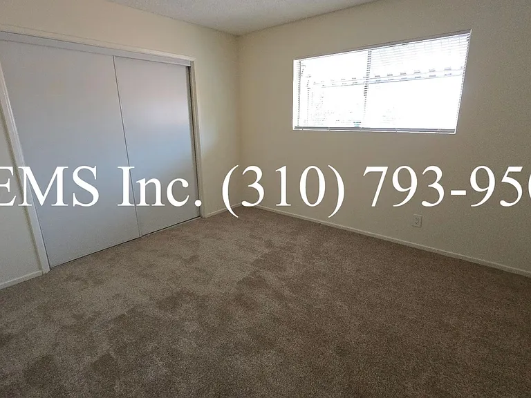 15025 Archwood St — Photo 15
