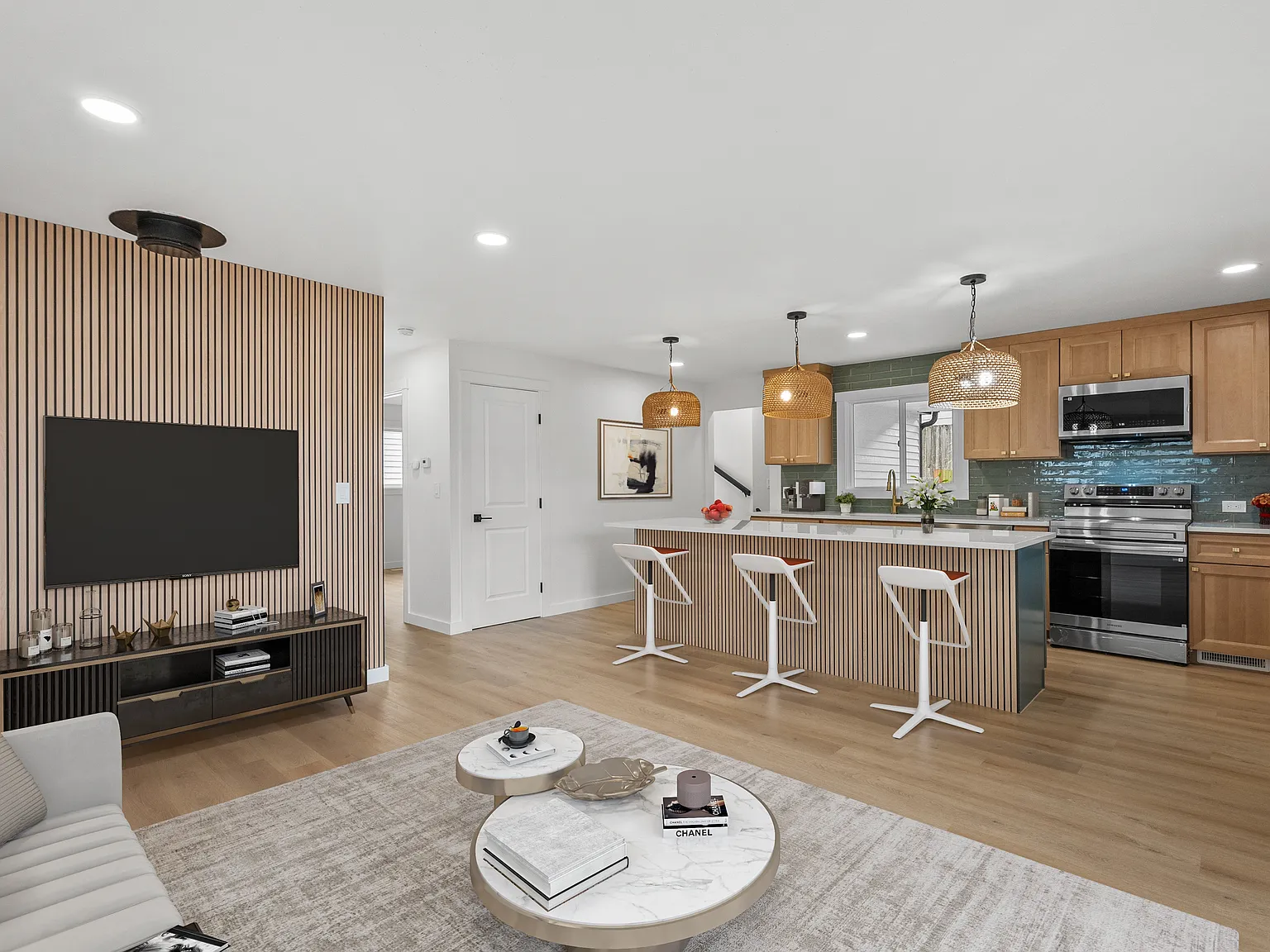 3 bed, 1216 sqft, $3,300 — Photo 1