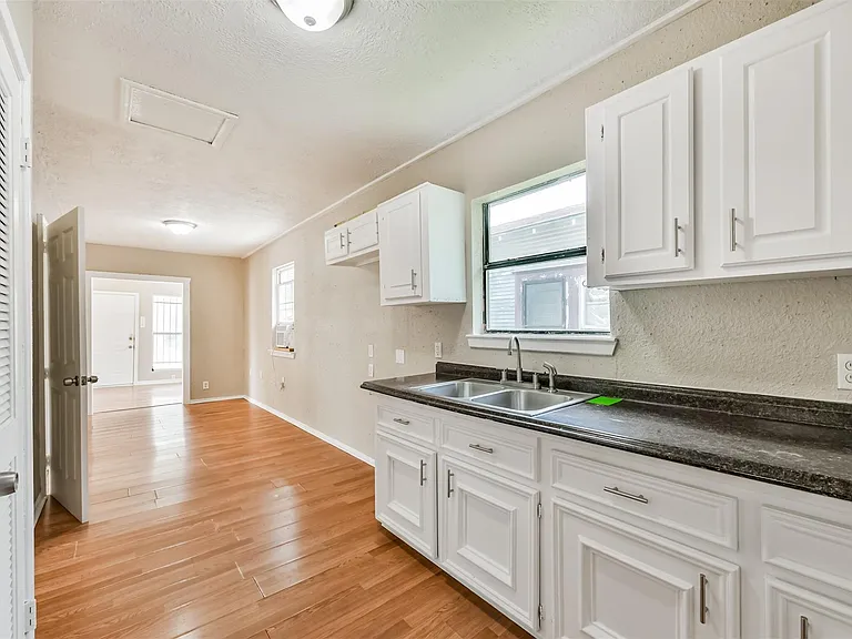 7615 Avenue E — Photo 11