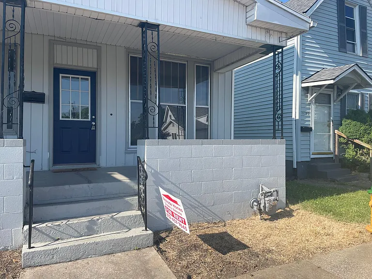 Open porch area for people/car watching on West Franklin Street.