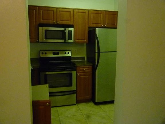 3rd image of 18202 Glenmoor Dr