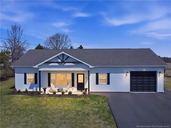 5 Hunwicks St, Salisbury, NB E4J 3L1