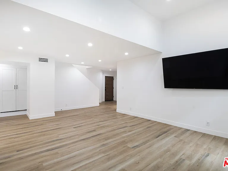 824 Westmount Dr #2 — Photo 3