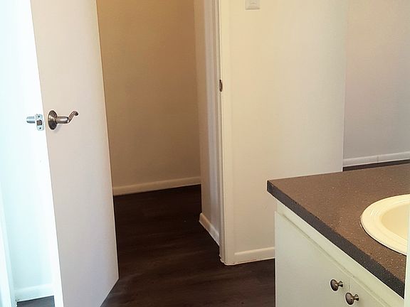 4th image of 2944 E Fairmount Ave APT 236