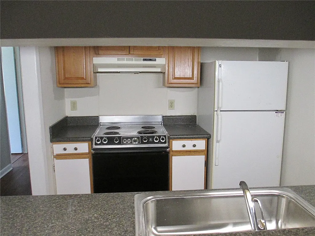 4 bed, 2.0 bath, $1,200 — Photo 4