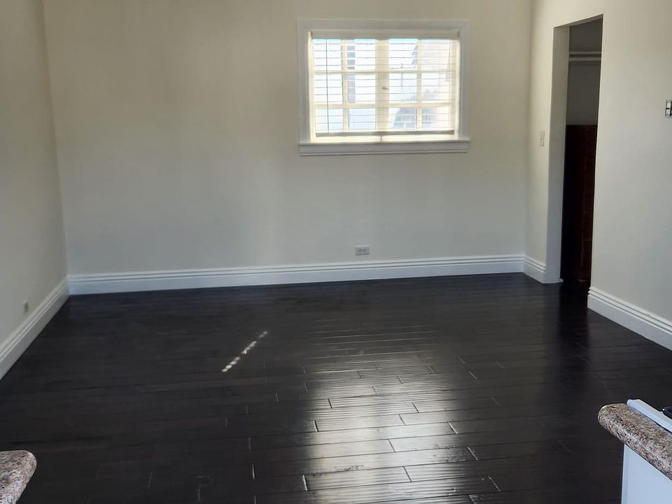 2nd image of 2500 Cliff Dr