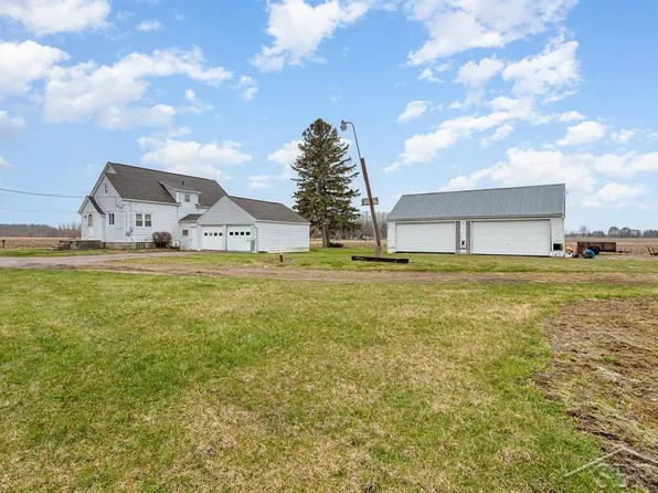 9690 Buck Rd, Freeland, MI 48623