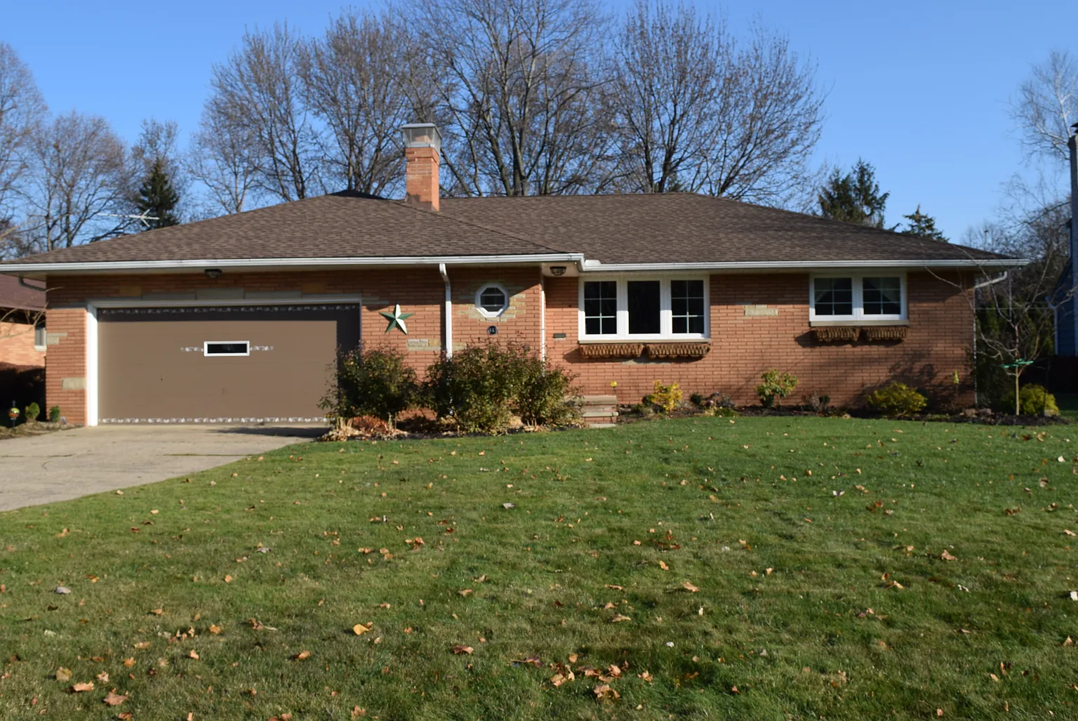 443 Hurst Dr photo 1