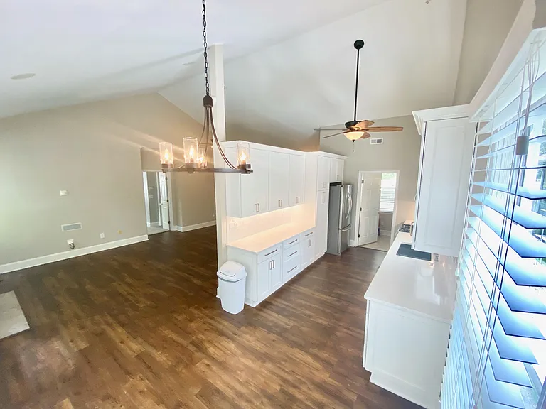 416 E Tremont Ave — Photo 36