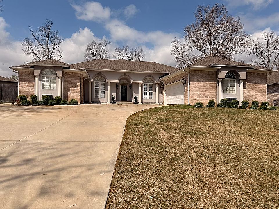 1st image of 413 Huntcliff Dr