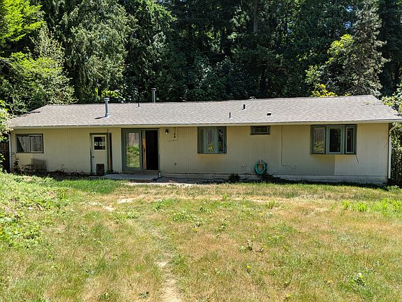 4th image of 129 210th Ave NE