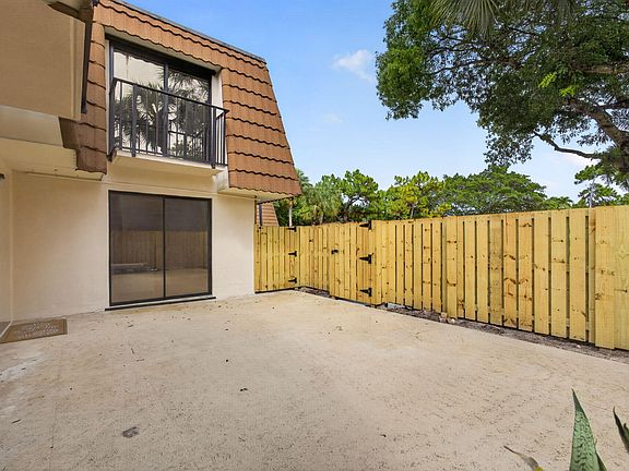 3rd image of 183 Charter Way