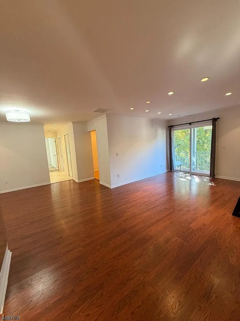 2 bed, 2.0 bath, $2,650 — Photo 3
