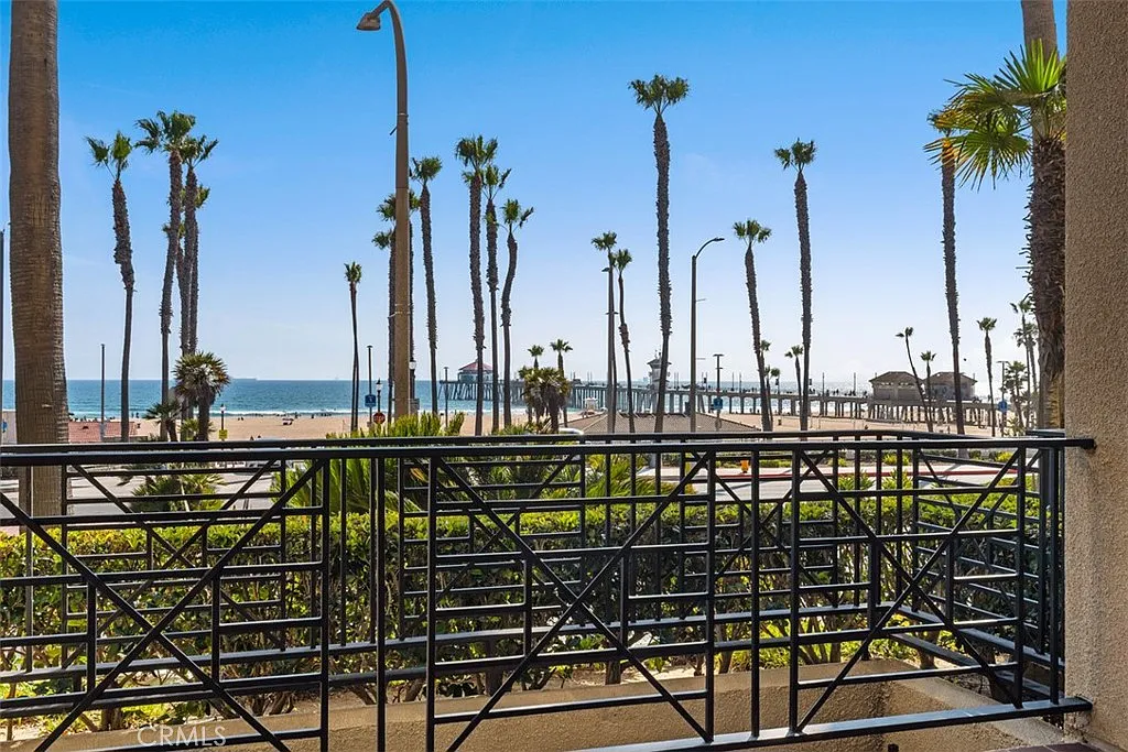 Building Photo - 200 Pacific Coast Hwy #137