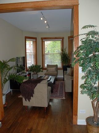 3rd image of 3827 N Wilton Ave #1