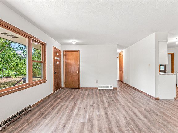 4th image of 702 Power Ave S