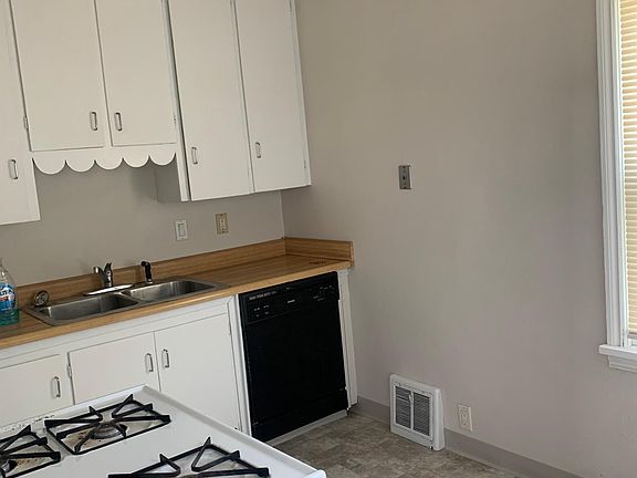 3rd image of 2624 Merle Hay Rd