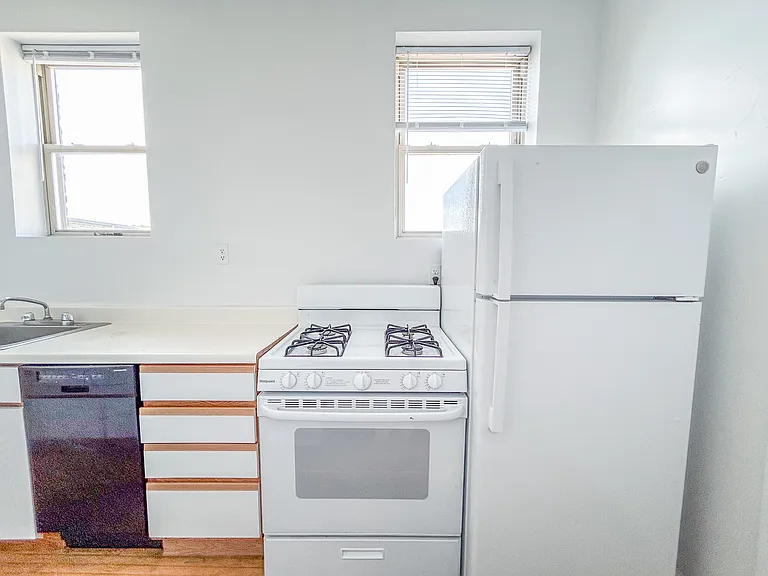 1330 W Estes Ave #3N — Photo 3
