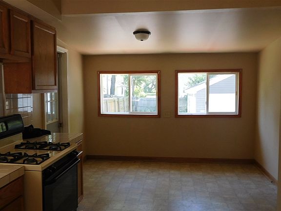 3rd image of 1304 N Johnston Ave