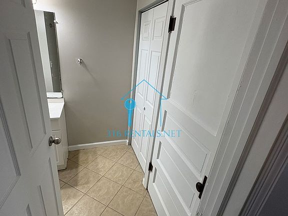 5th image of 616 N Edwards Ave #618