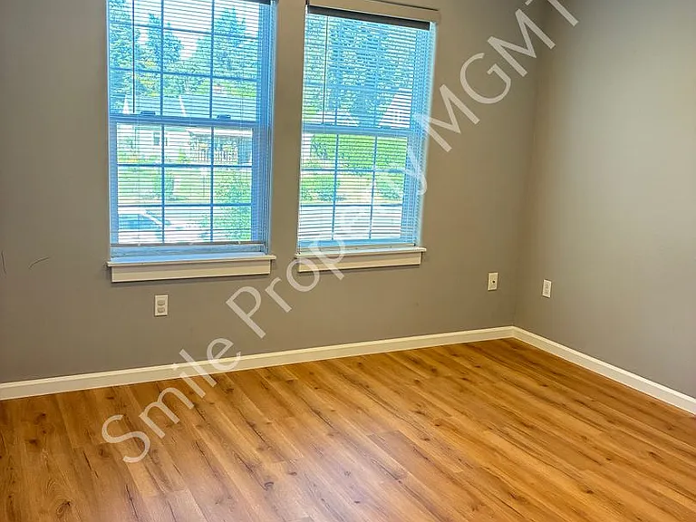 19416 SE River Rd — Photo 9