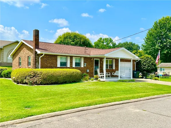 10 Mound Manor St, Saint Marys, WV 26170