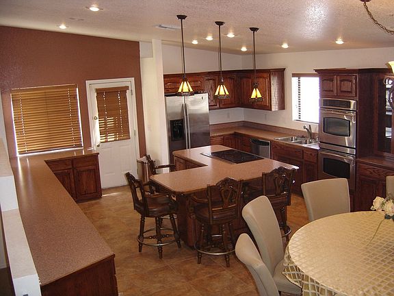 Kitchen w/ new Stainless GE appliances 