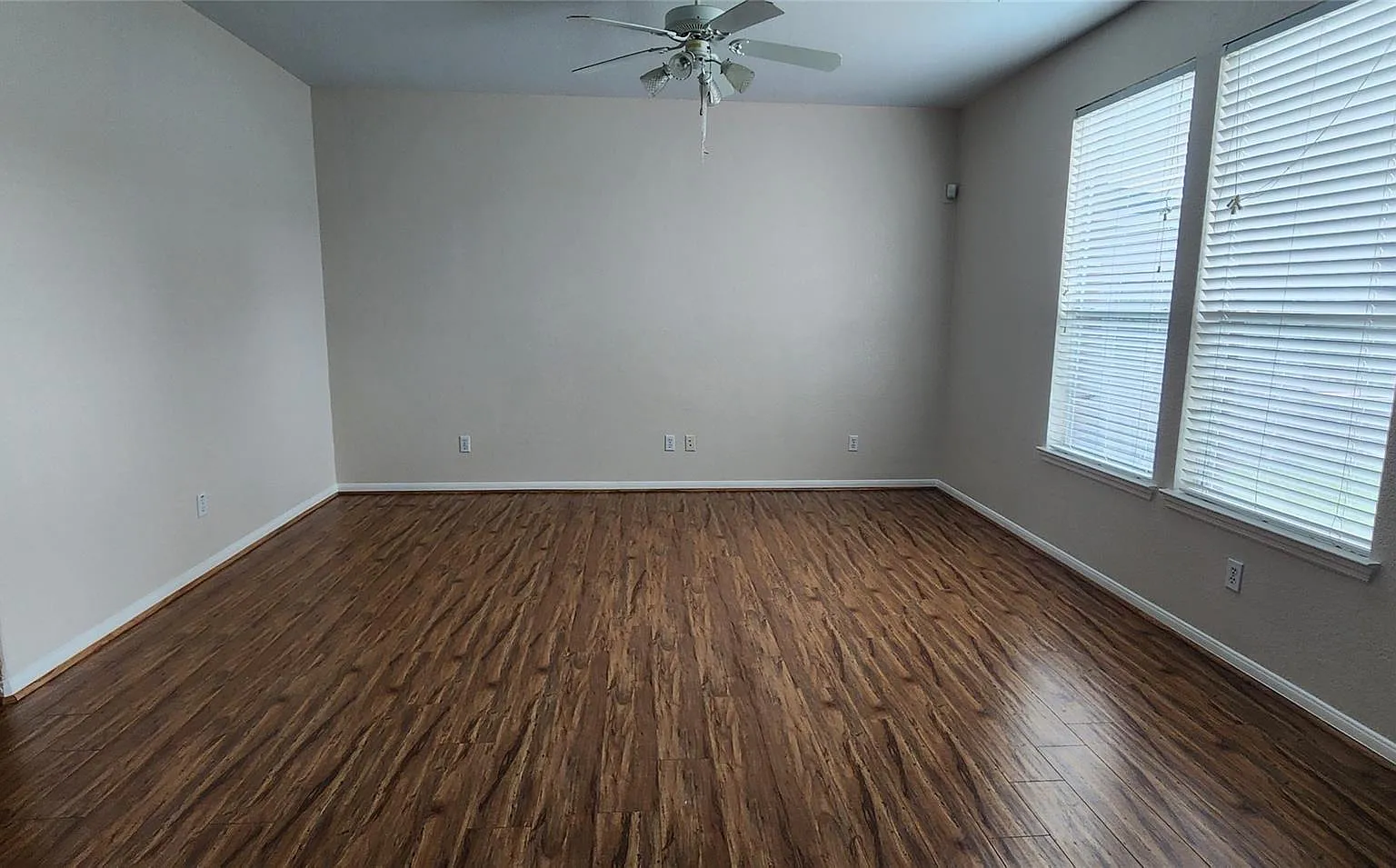 5 bed, 3.0 bath, 2355 sqft, $2,450 — Photo 3