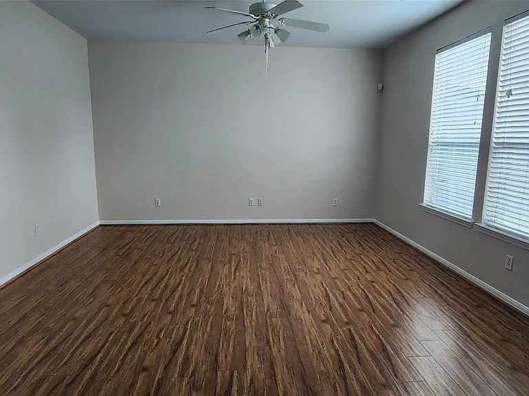 9710 Fieldbloom Ln — Photo 3