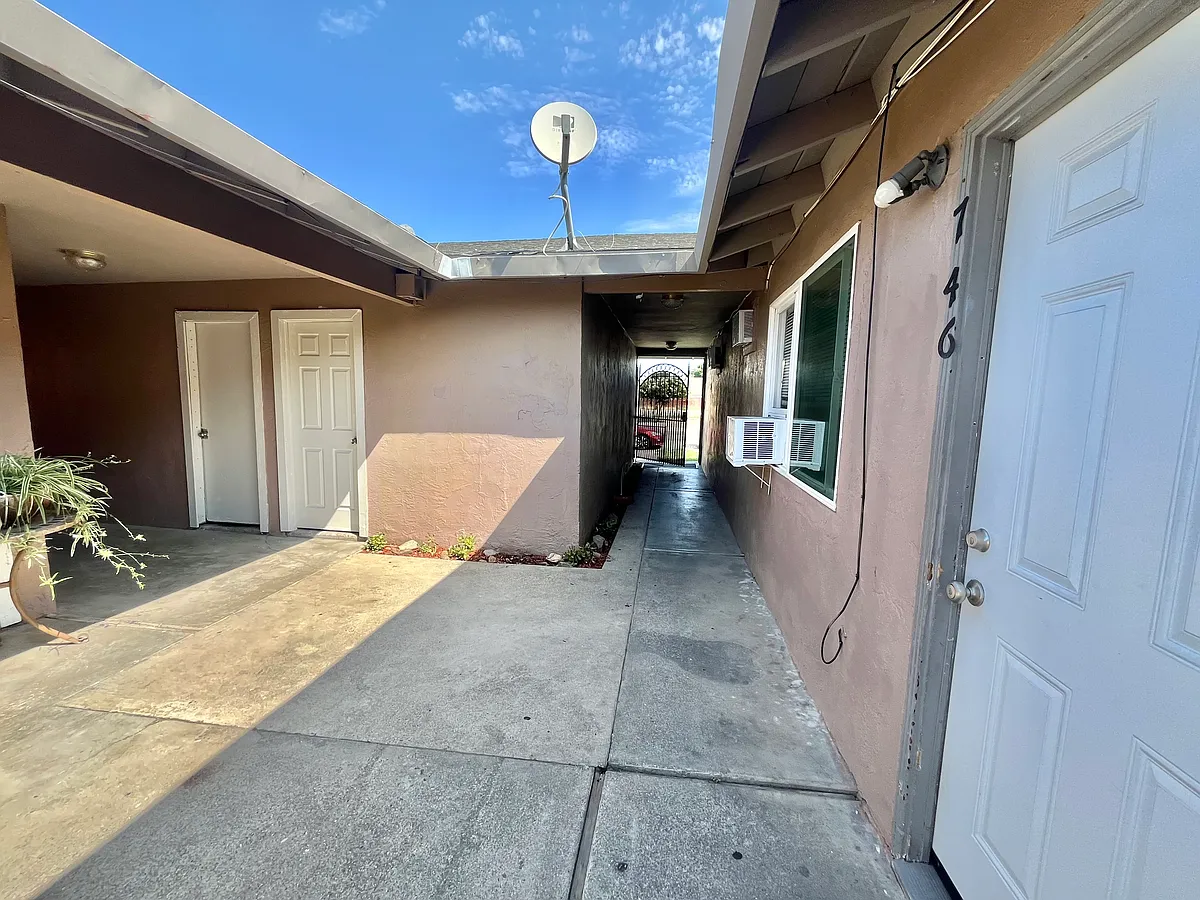 Building Photo - 746 E Swain Rd