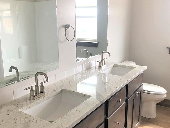 5th image of 1403 Westwood Cir
