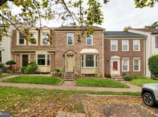 5708 Heritage Crossing Ct, Centreville, VA 20120