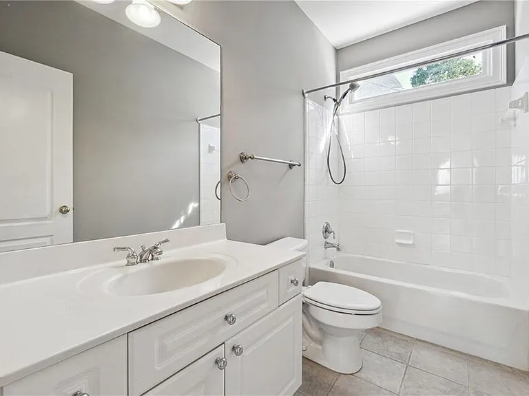 230 Brookeivey Ln — Photo 14