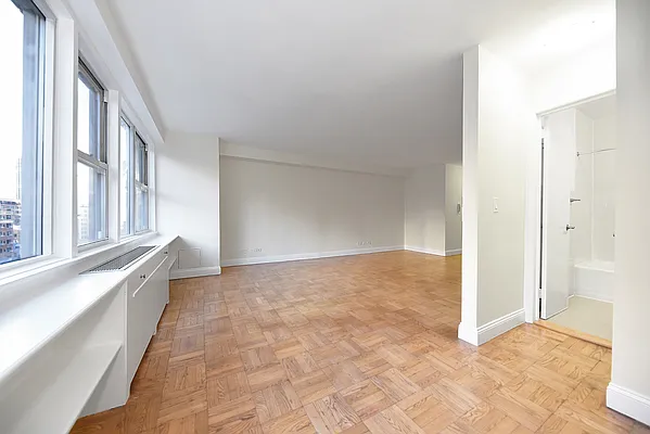 Rented by Buchbinder & Warren | media 21