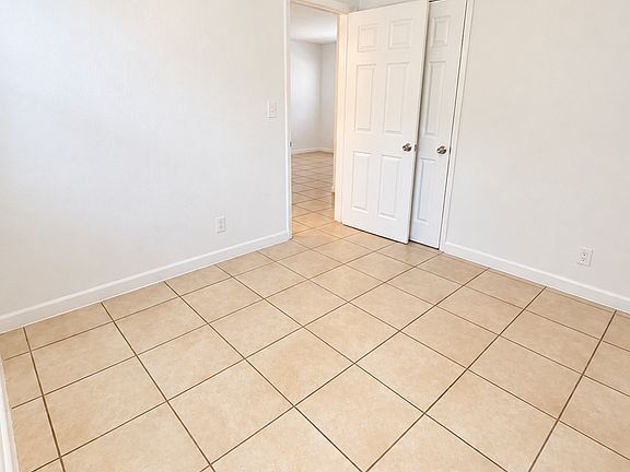 5th image of 105 SW 18th Ave APT 2