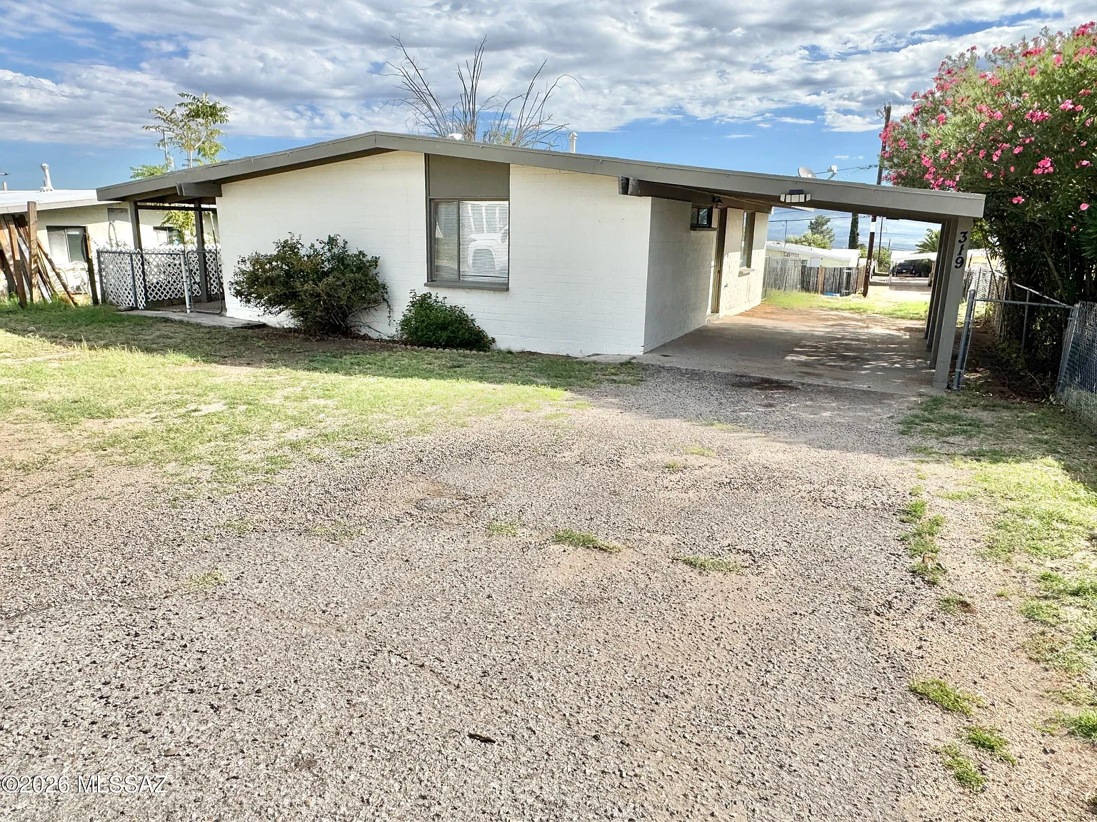 2 bed, 1.0 bath, 864 sqft, $875 — Photo 1