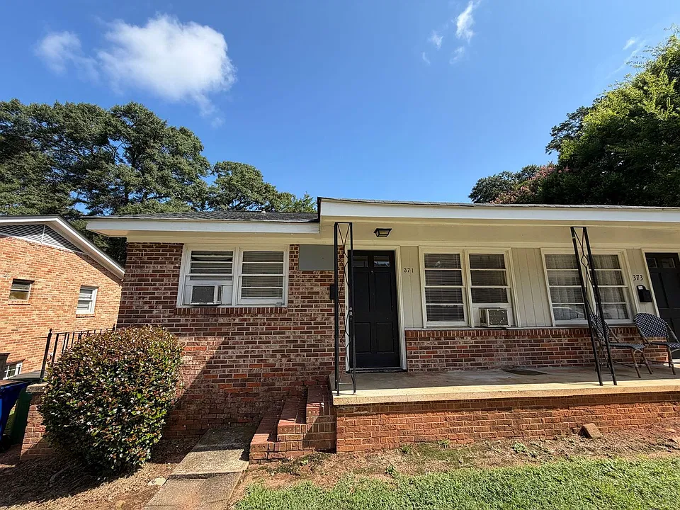 371 Morton Ave